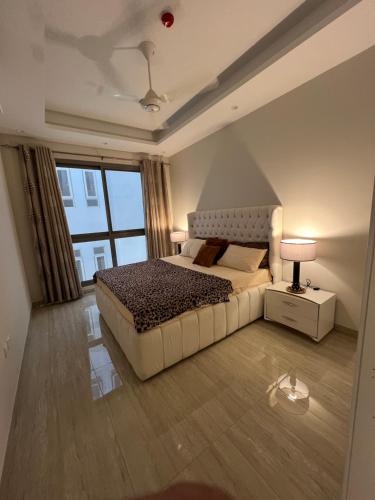 Postel nebo postele na pokoji v ubytování 1BHK Luxurious Apartment Muscat bousher