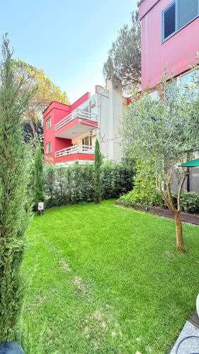 Zahrada ubytování Deluxe Garden Apartment at Marea Resort