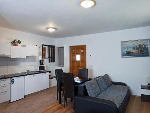 Η κουζίνα ή μικρή κουζίνα στο Plitvice Lakes Holiday Lodge