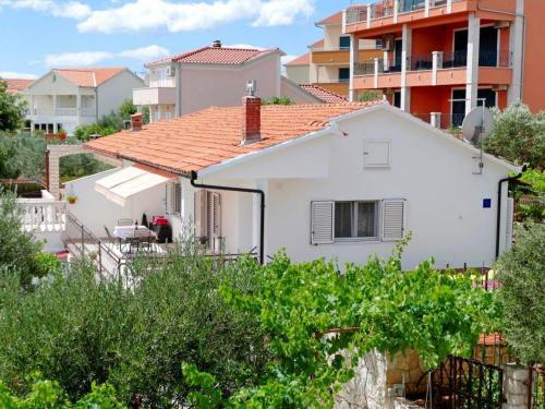 Apartment Milena near the beach