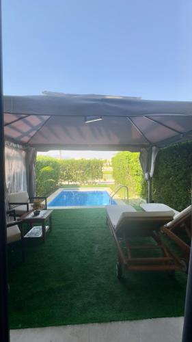 Bazén v ubytování Hawana Salalah luxury 1BR TH with private pool nebo v jeho okolí