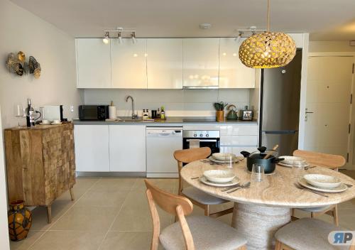 Apartamento con Terraza y Vista al Jardín