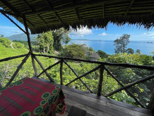 a room with a view of the ocean at Makako Lodge in Ampangorinana