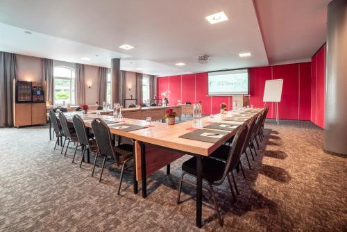 a large conference room with a long table and chairs at Hotel Verviers Van der Valk in Verviers