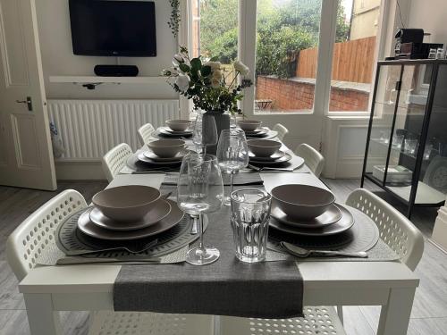 Φωτογραφία από το άλμπουμ του Spacious Flat! Sleeps 7, Pet Friendly and Parking σε Kingsthorpe
