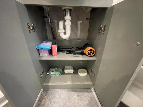 Ένα μπάνιο στο Spacious Flat! Sleeps 7, Pet Friendly and Parking