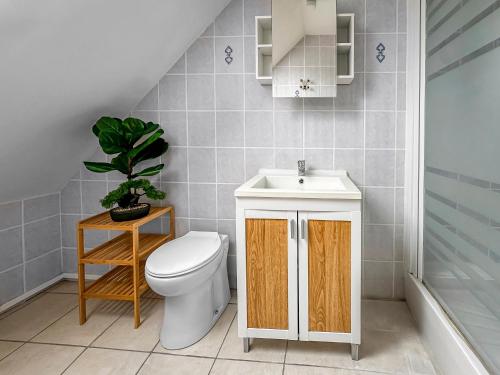 a bathroom with a toilet and a sink at Grande maison familiale à deux pas de la mer in Le Portel