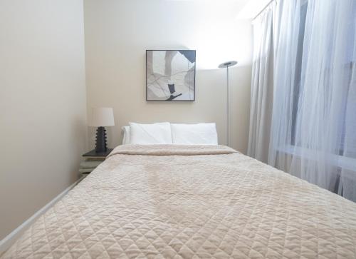 Gambar di galeri bagi 3BR apt two blocks to Central Park elevator, laundry, virtual doorman di New York