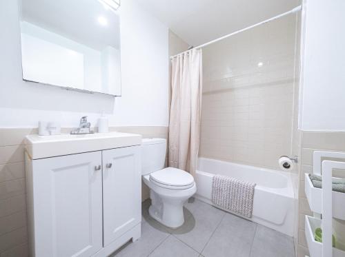 Fotografie z fotogalerie ubytování 3BR apt two blocks to Central Park elevator, laundry, virtual doorman v destinaci New York