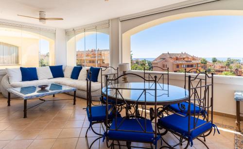 Fantástico Ático Dúplex en Marbella, con vistas al mar y a 300 metros de la playa