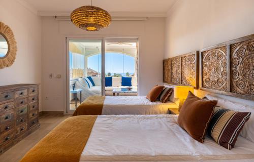Fantástico Ático Dúplex en Marbella, con vistas al mar y a 300 metros de la playa