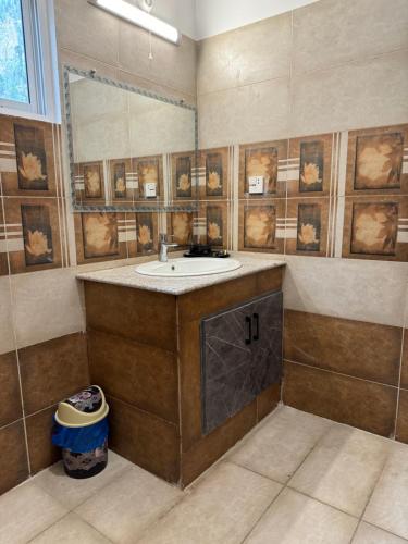 a bathroom with a sink and a mirror at Belmont Naran in Nārān