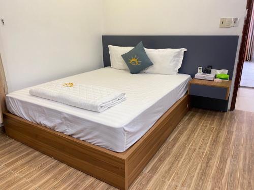Ένα ή περισσότερα κρεβάτια σε δωμάτιο στο Holiday Hotel 2