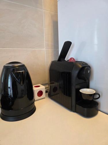 a coffee maker and a toaster on a counter at park41 in Făgăraş