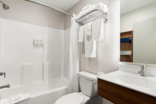 Un baño de Holiday Inn Express & Suites George - Quincy South by IHG
