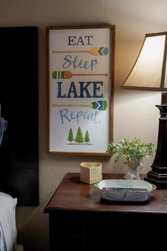 a table with a lamp and a picture on the wall at The Perch at Kimberling Crossing in Kimberling City