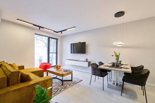 Μια τηλεόραση ή/και κέντρο ψυχαγωγίας στο Scandinavian Stay - Awarded Bldg - Downtown
