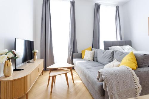 Central Stylish Apartment near Opera