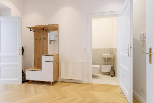Central Stylish Apartment near Opera