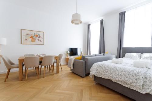 Central Stylish Apartment near Opera