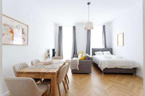 Central Stylish Apartment near Opera