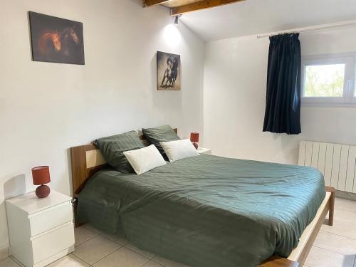 Katil atau katil-katil dalam bilik di Gîte Équestre au bord du Canal Nantes à Brest