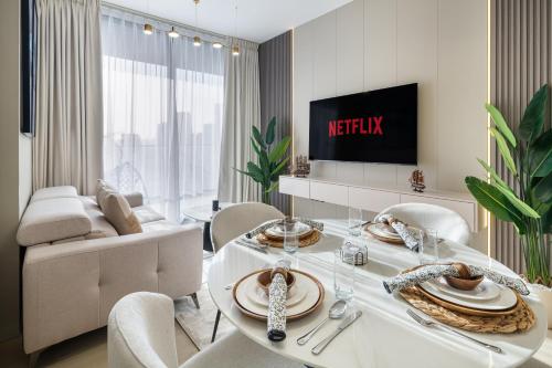 Luxury 1BR JVC Pool & Balcony by Circle Mall