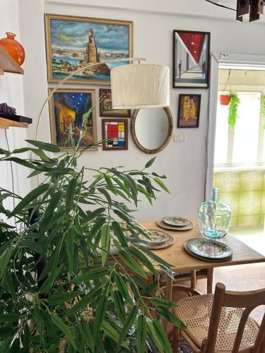 Artistic Apartment in Downtown