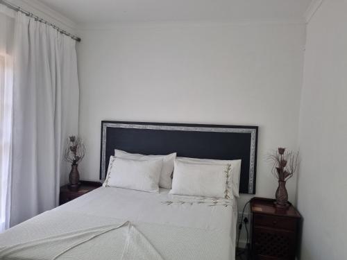 Cama o camas de una habitación en Somerset west Stay 1