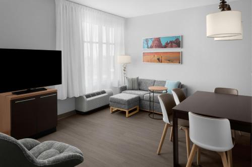 Телевизор и/или развлекательный центр в TownePlace Suites by Marriott Hobbs