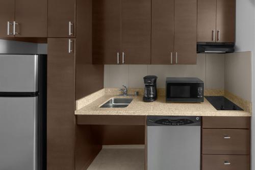 Кухня или мини-кухня в TownePlace Suites by Marriott Hobbs
