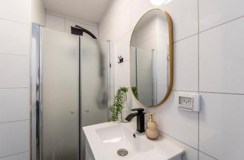 a bathroom with a sink and a mirror at URBAN Modern accommodation in the Galilee in Qiryat Shemona
