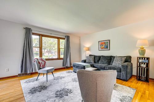 Χώρος καθιστικού στο 11 Mi to Dtwn Columbus Family Home with Fire Pit!