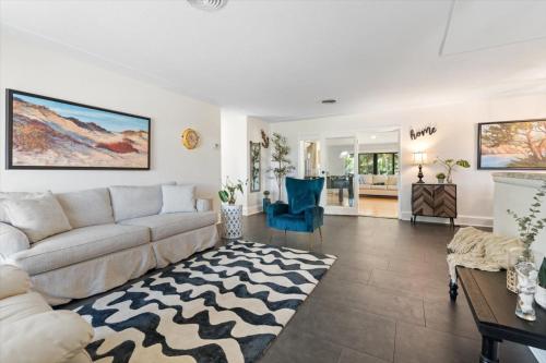 a living room with a couch and a rug at Ben's Bungalow - 8min to Siesta Key - Gigabit Wifi in Sarasota