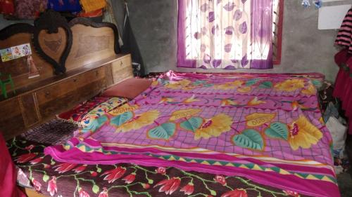 Postel nebo postele na pokoji v ubytování Tilak Homestay