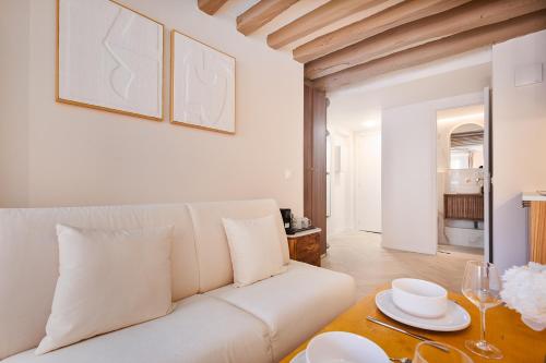 Louvre - Rivoli - Designer Studio - Sleeps 3P