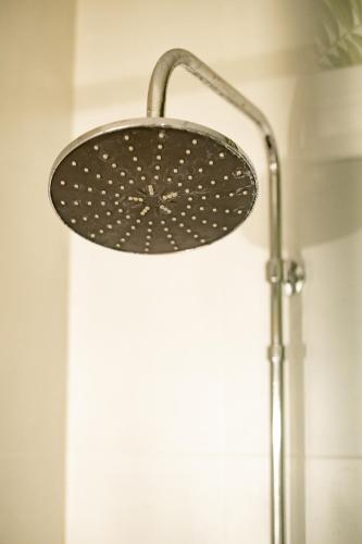 a lamp in a bathroom with a shower at encantador apto en la playa in Comarruga