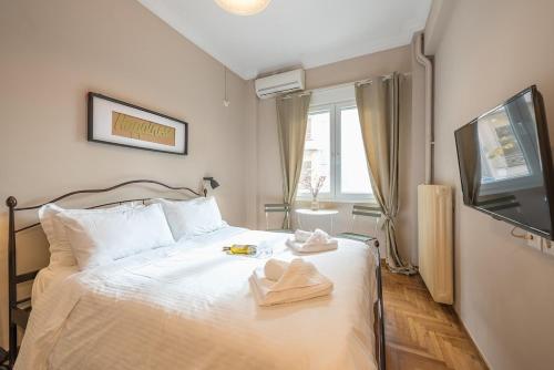 Elegant Hermes Suite in Athens, by Acropolin