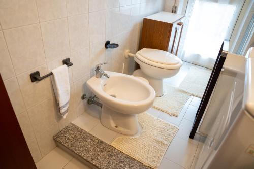 a bathroom with a toilet and a sink at La Casa del Sole e della Luna in Càbras