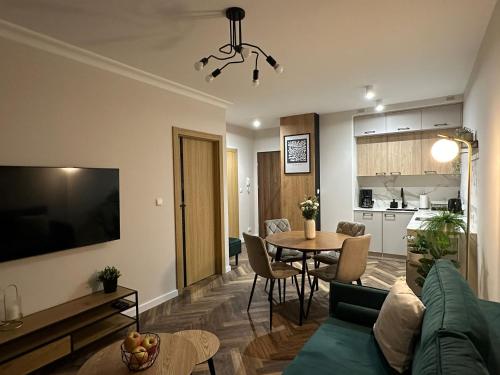 Η κουζίνα ή μικρή κουζίνα στο Apartament GB przy PCK 5 z bezpłatnym parkingiem by Gingerbread Apartments