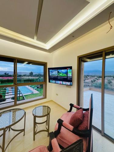 Televisyen dan/atau pusat hiburan di Villa Paradise