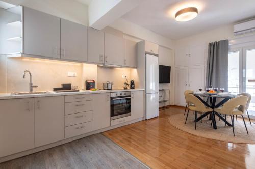 Modern 1BR - 19min to Center, Fiber Internet