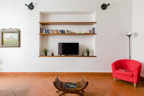 Trevi Fountain - Modern Suite in 17th-century Palazzo
