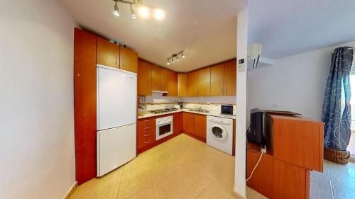 Dapur atau dapur kecil di Terrace with Stunning View 5 Min to Beach