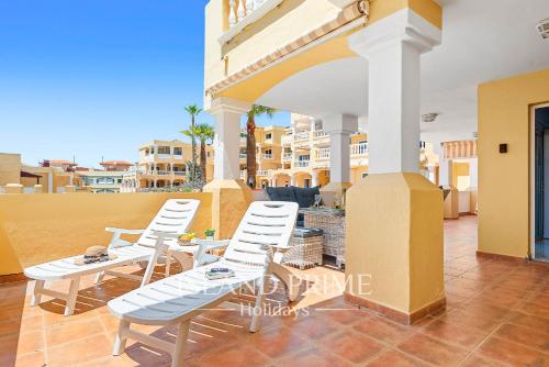 Holiday Relax in a Heated Pool Complex in the Center of Golf del Sur DM63