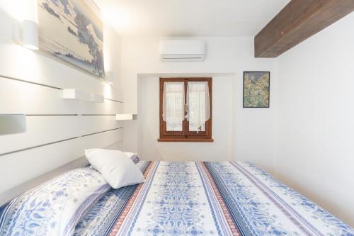 Ένα ή περισσότερα κρεβάτια σε δωμάτιο στο Biodola Mare 2, A due Passi dalla Spiaggia!