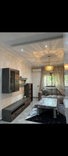 a living room with a couch and a table at Appartement calme chez Nawal in Marrakech