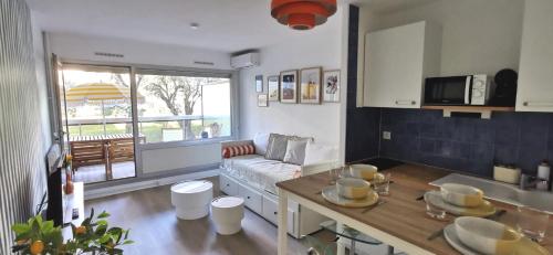 Escale en Méditerranée, swimmingpool, terrace,AC