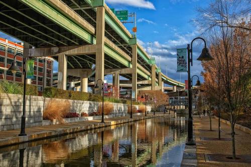 リッチモンドにあるSerenity in the Suburbs: Your Gorgeous RVA Getawayのギャラリーの写真