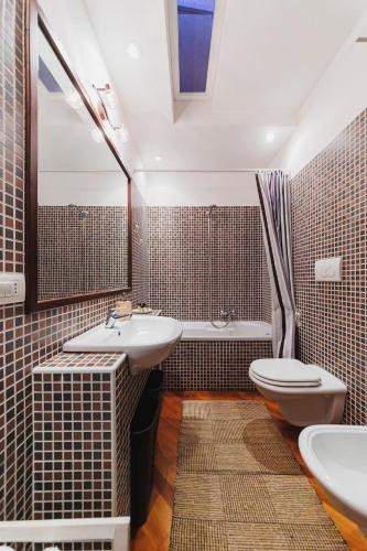a bathroom with a sink and a toilet at Villa ElSi, Where Relaxation and Elegance Meet in Valenzano